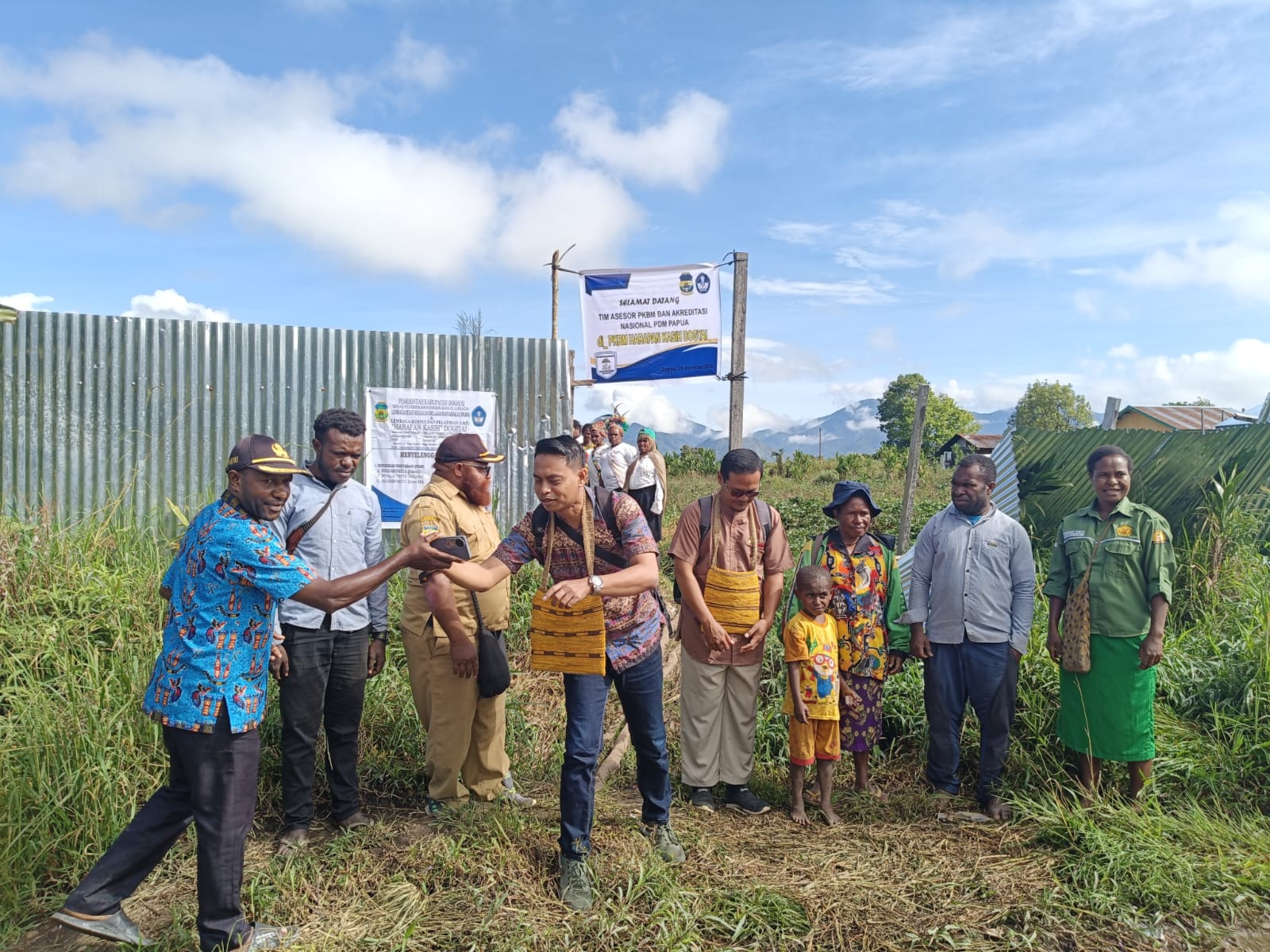 Penjemputan Tim Akreditasi Ke PKBM Harapan Kasih Dogiyai